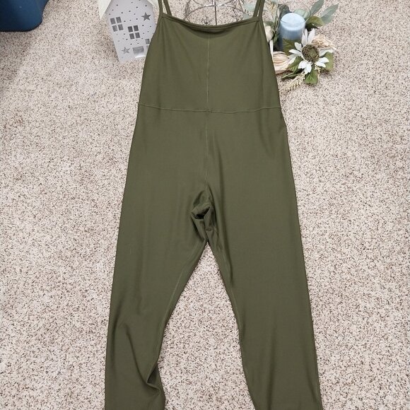 Old Navy Pants - 3398 Size 2 XL Old Navy Active Go-Dry One Piece in Olive Green NWOT